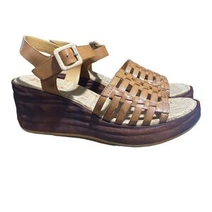 Korks Marley Sandals New in box wedge platform tan faux leather size 9